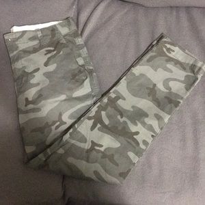 Gap chinos